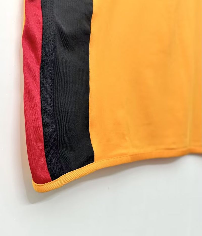 Retro AS Roma 2005-2006 home game - Image 8