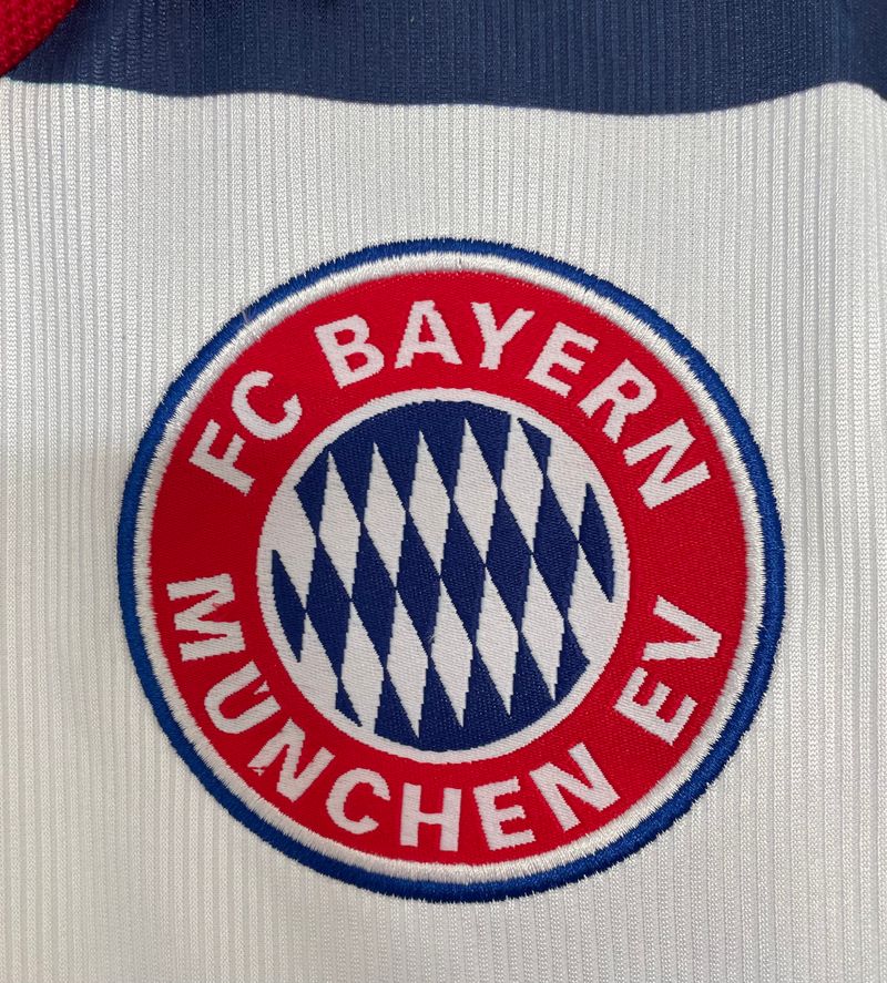 Retro Bayern München 1998-2000 away game - Image 8