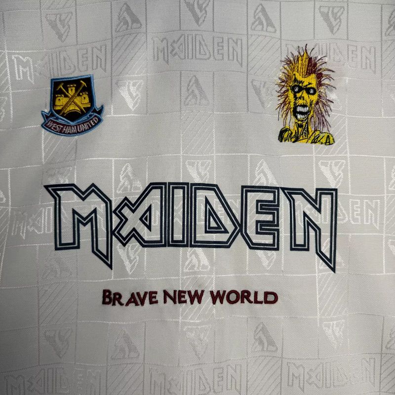 Retro West Ham United 1999 away game - Image 7