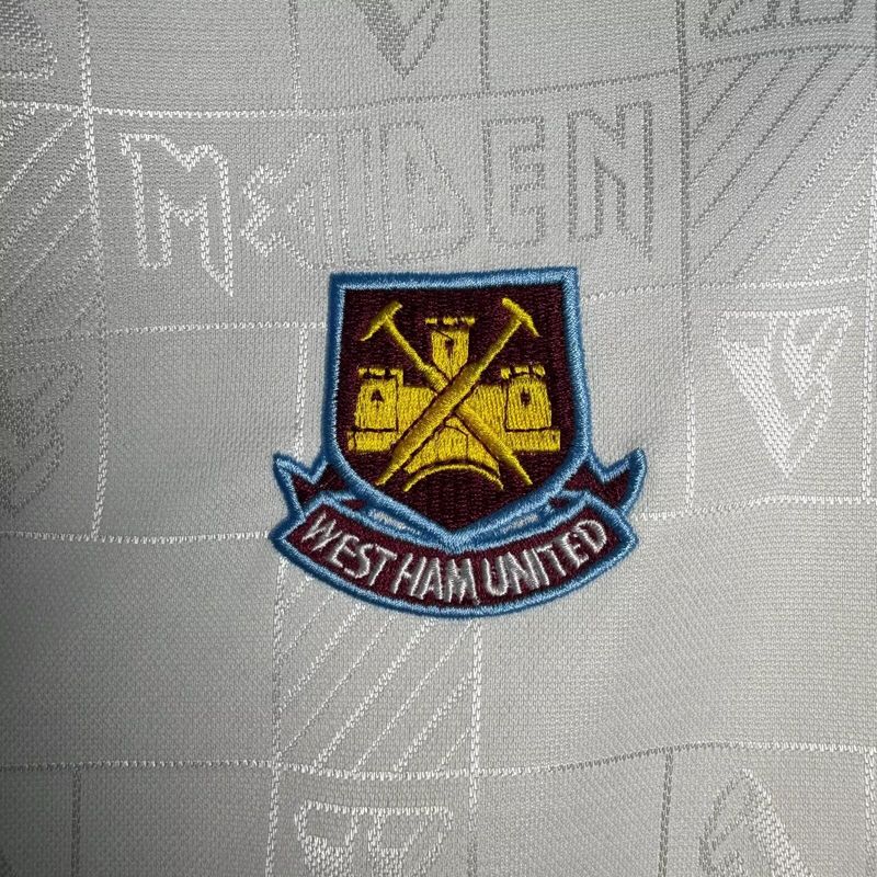 Retro West Ham United 1999 away game - Image 9