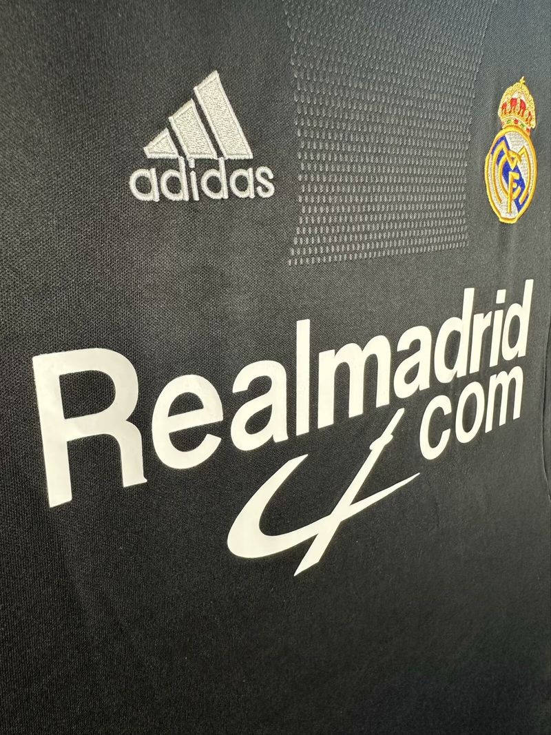 Retro Real Madrid 2001-2002 away game - Image 8