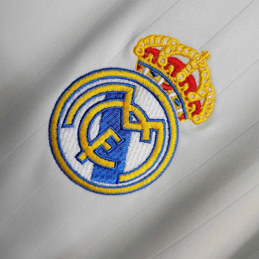 Retro Real Madrid 2006-2007 home game - Image 6