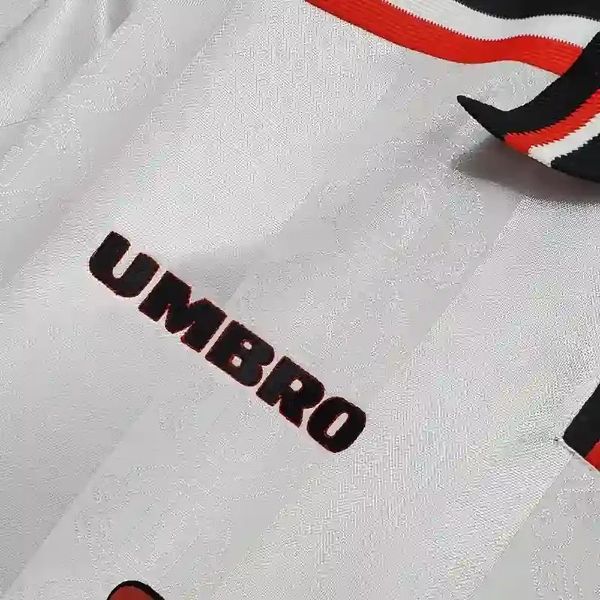 Retro Manchester United 1997-1998 away game - Image 6