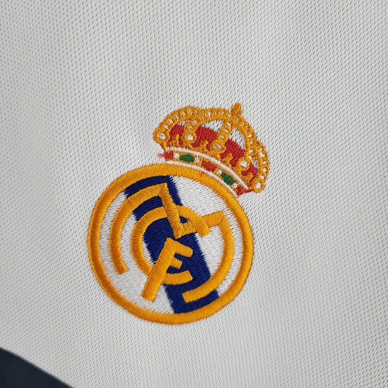 Retro Real Madrid 2000-2001 home game - Image 6