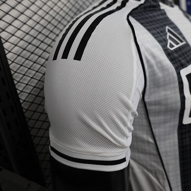 Newcastle United 2025-2026 home player - Image 7