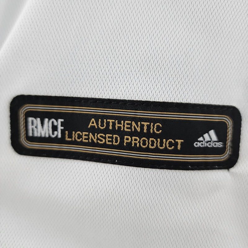 Retro Real Madrid 2000-2001 home game - Image 7