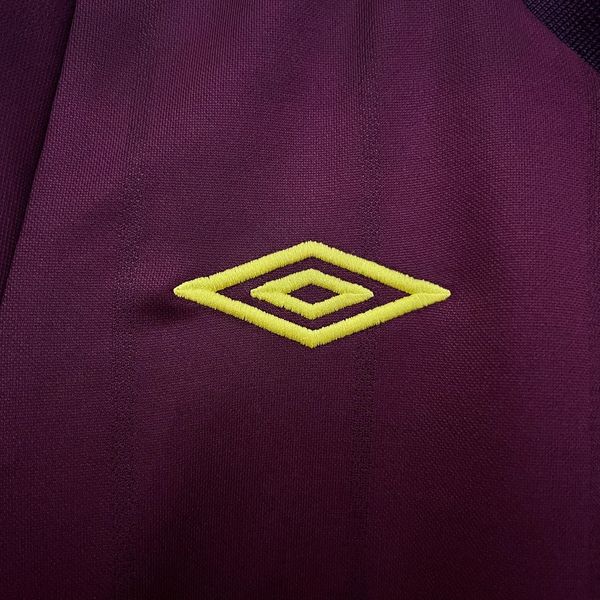 Retro Manchester City 2012-2013 away game - Image 7