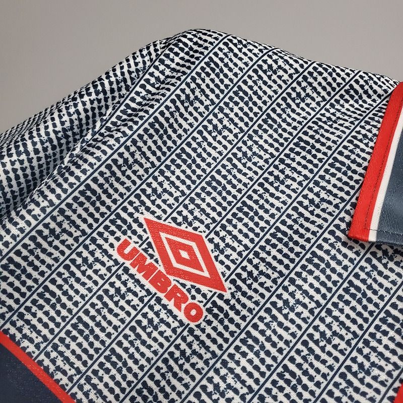 Retro Manchester United 1995-1996 away game - Image 7