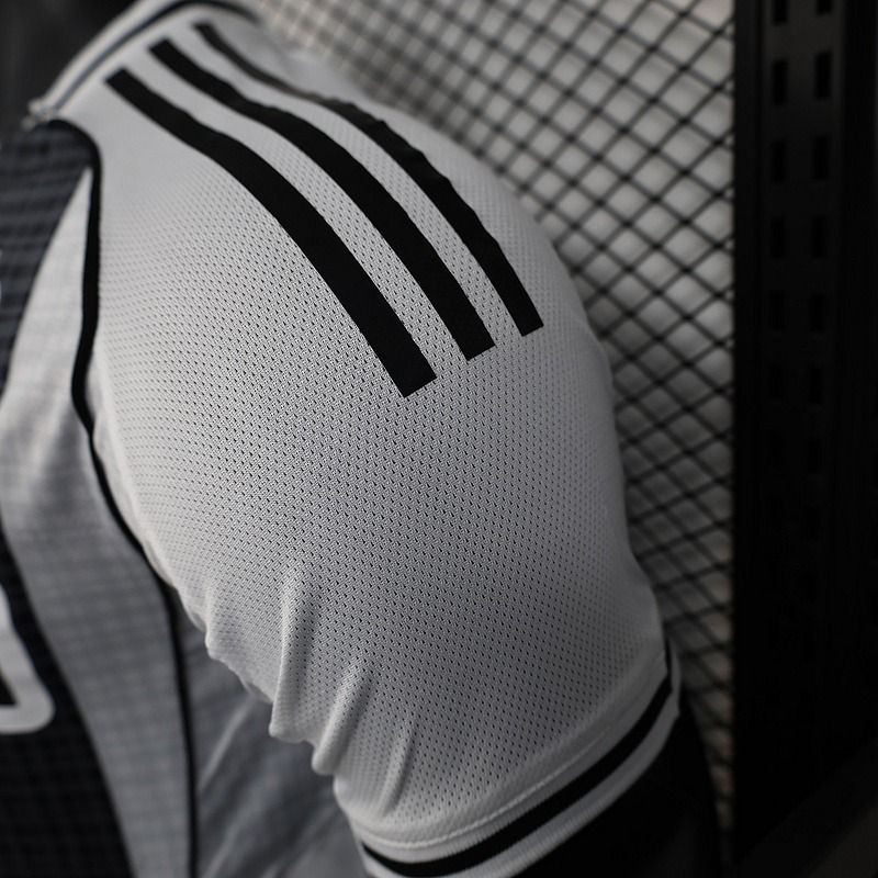 Newcastle United 2025-2026 home player - Image 8