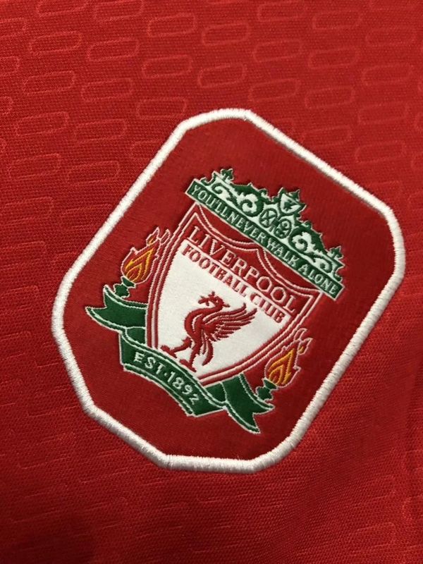 Retro Liverpool FC 2004-2005 home game - Image 7