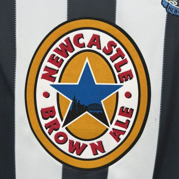 Retro Newcastle United 1999-2000 home game - Image 6