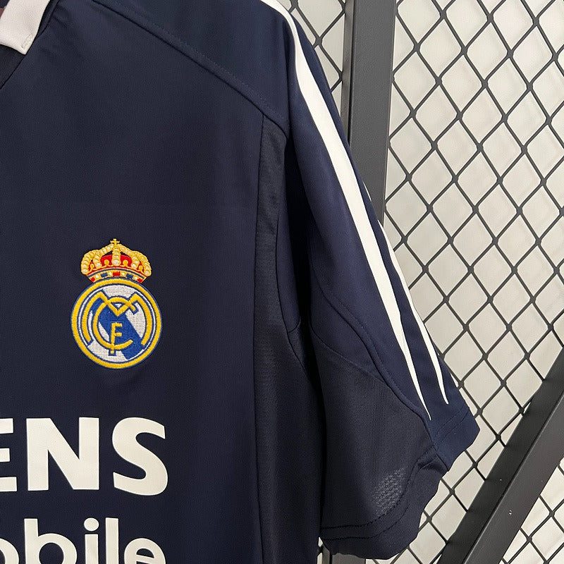 Retro Real Madrid 2004-2005 away game - Image 8