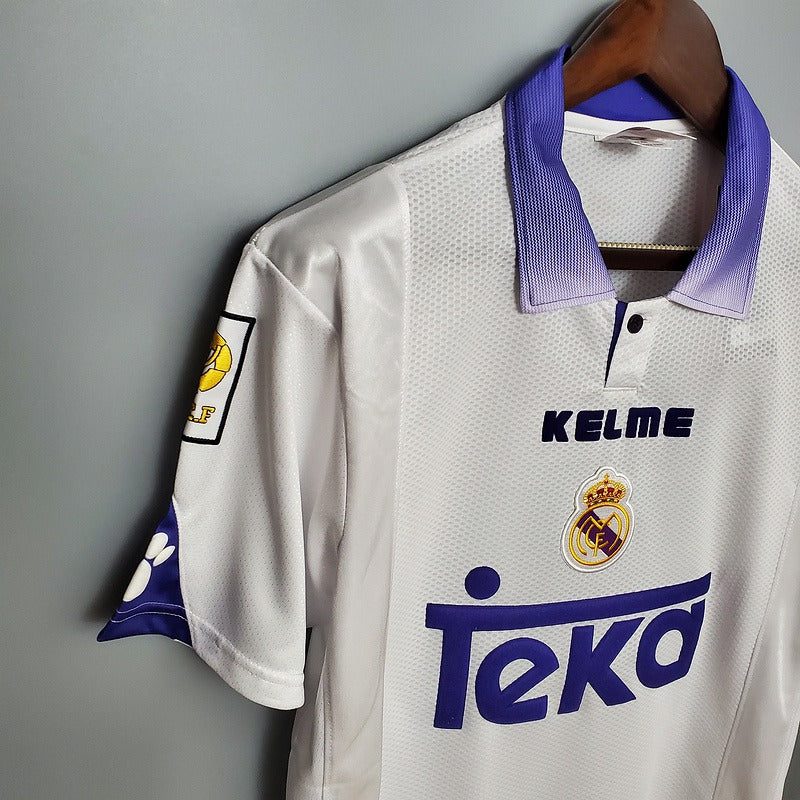 Retro Real Madrid 1997-1998 home game - Image 6