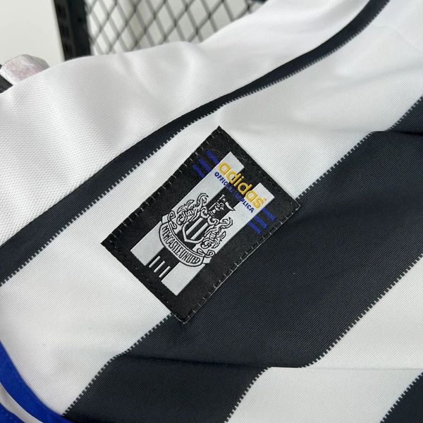Retro Newcastle United 1999-2000 home game - Image 7