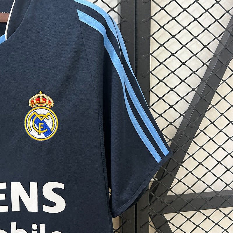 Retro Real Madrid 2003-2004 away game - Image 7