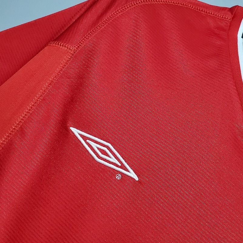 Retro Manchester United 2000-2001 home game - Image 6
