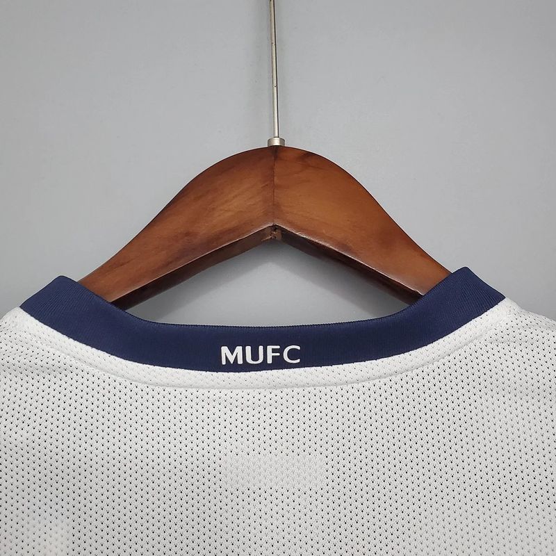 Retro Manchester United 2008-2009 away game - Image 7