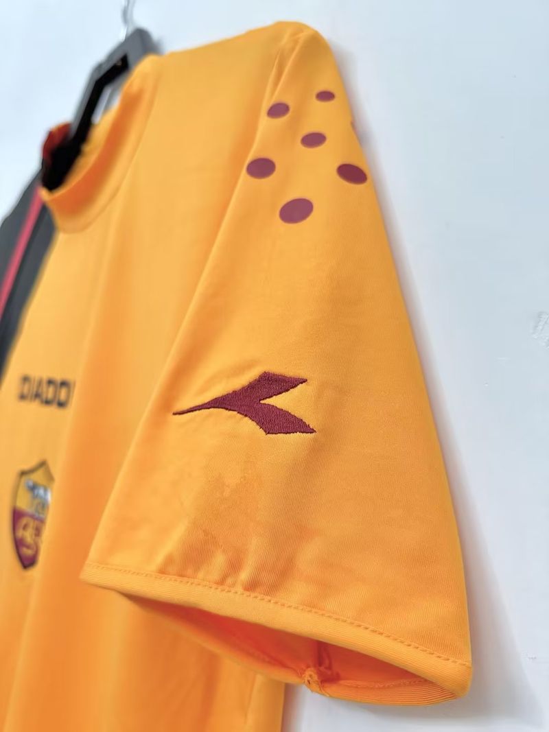Retro AS Roma 2005-2006 home game - Image 6